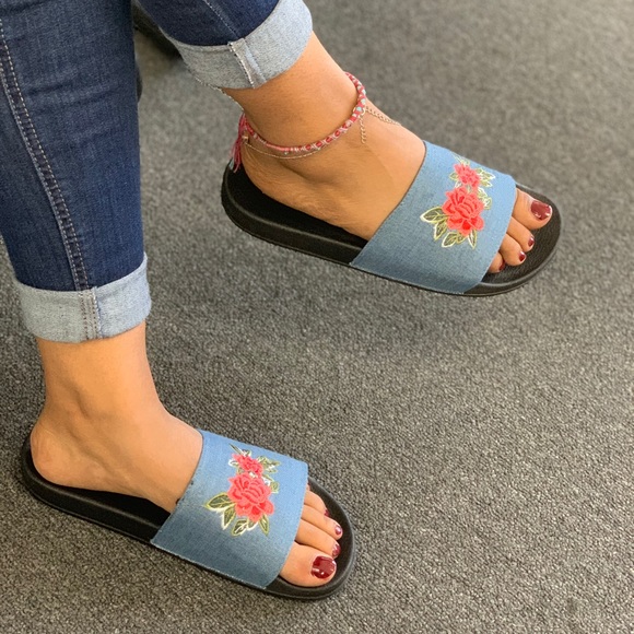 LADIES WIDE BAND FLOWERS EMBROIDERY COMFY SANDALS - Picture 2 of 3